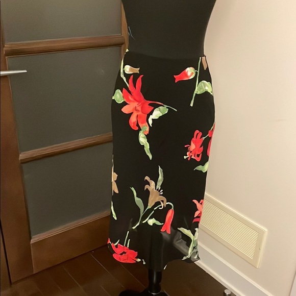Floral Midi Pencil Skirt. Sz small - Picture 3 of 4